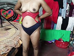 Desi Bhabhi Showing Her Sexy Boobs and Pussy